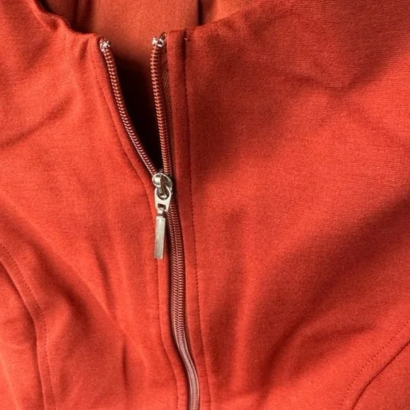 red jacket - Picture 5 of 5